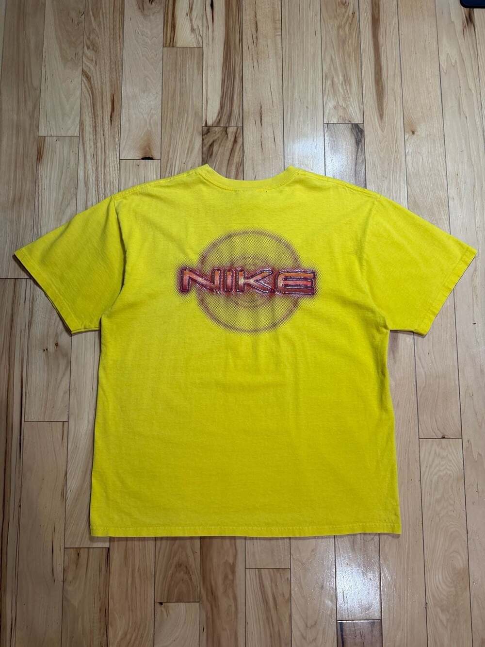 Vintage Y2K Yellow Nike Center Swoosh Graphic Tee - Picture 4 of 8